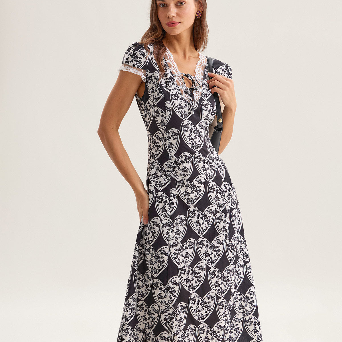 Shewess™ Siyah Çiçekli Dantelli Midi Elbise