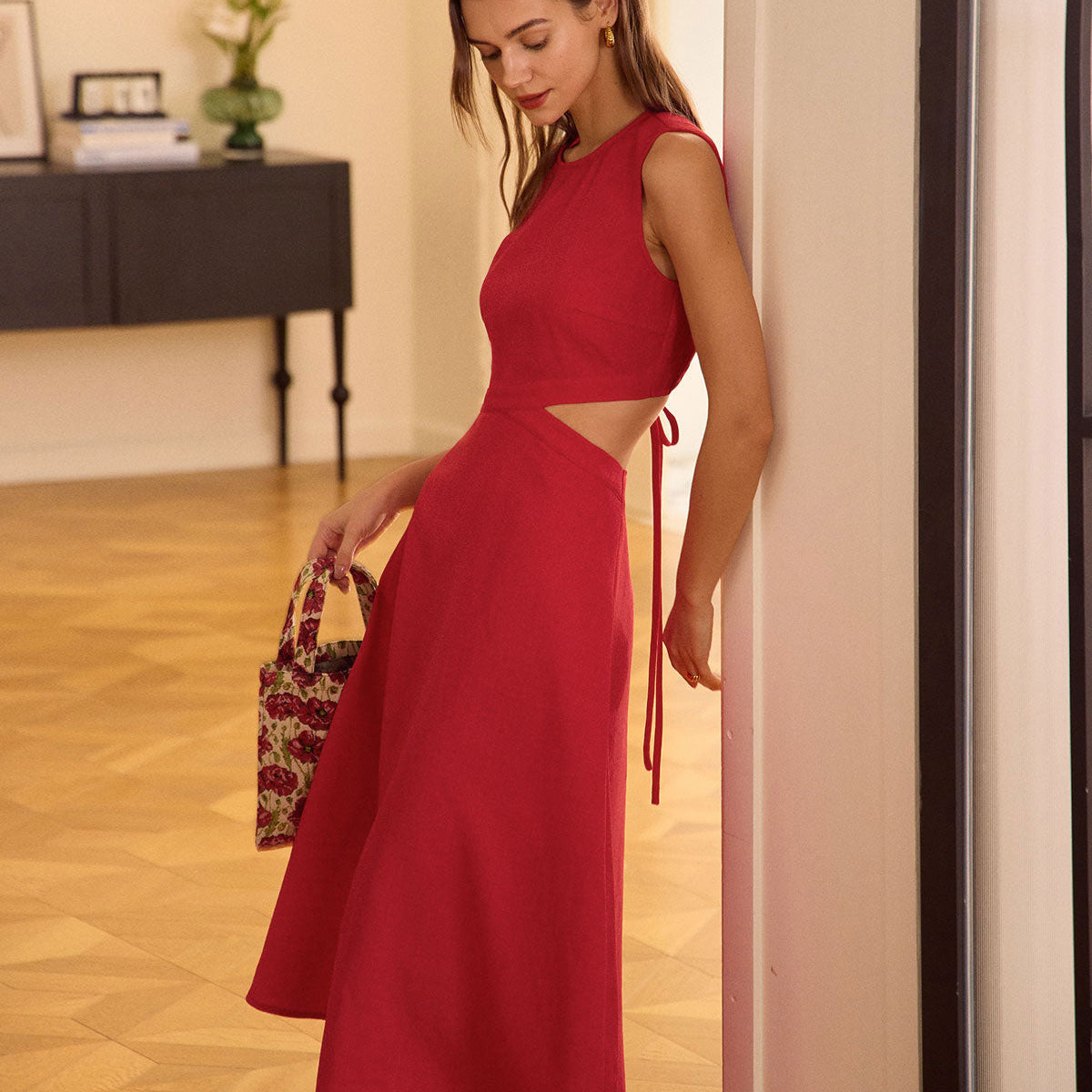 Shewess Kırmızı Yuvarlak Yaka Cut-Out Midi Elbise