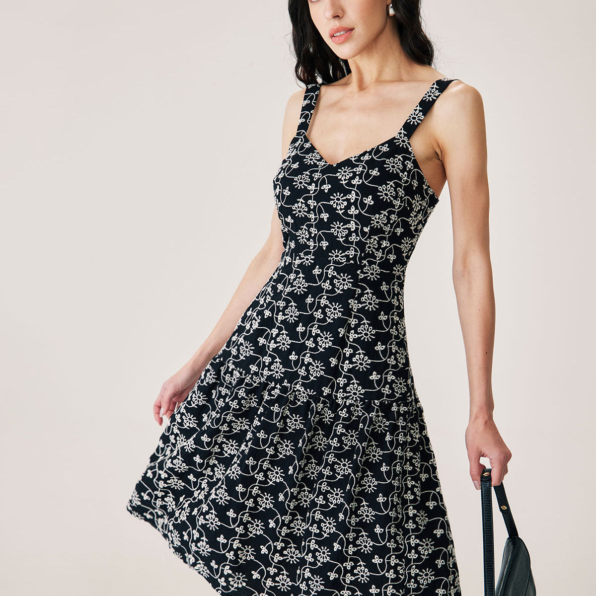 Shewess™ Siyah Çiçek Nakışlı Slip Midi Elbise