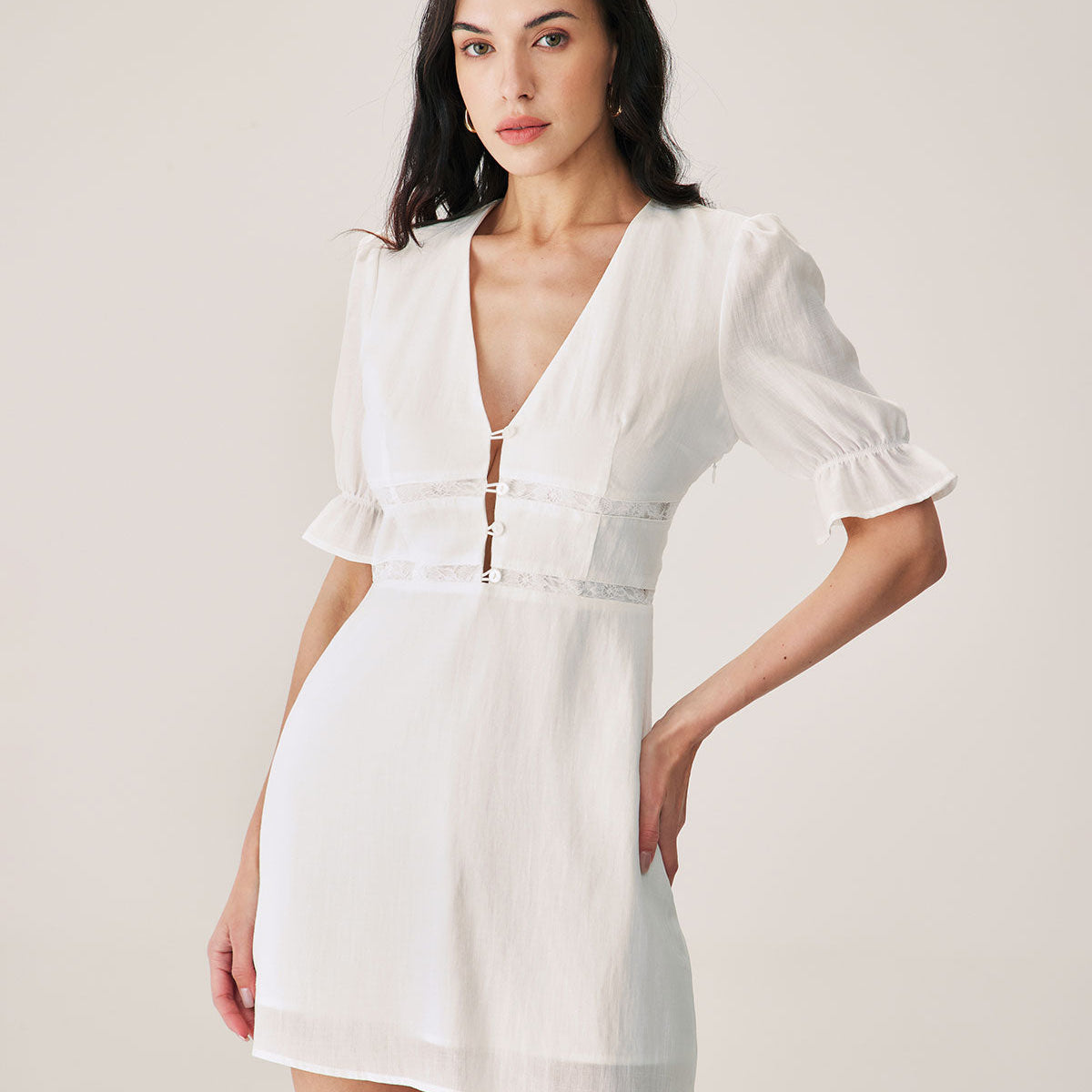 Shewess™ Beyaz Dantel Ekleme Mini Elbise