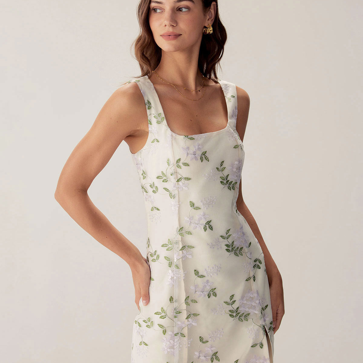Shewess™ Bej Kare Yaka Nakışlı Yırtmaçlı Slip Mini Elbise