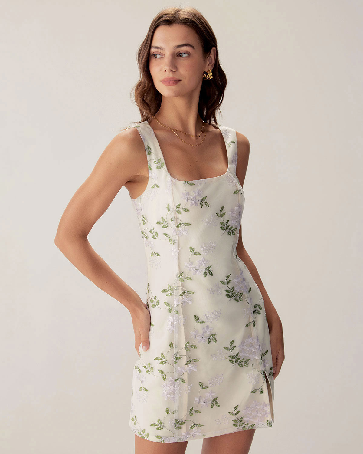 Shewess™ Bej Kare Yaka Nakışlı Yırtmaçlı Slip Mini Elbise