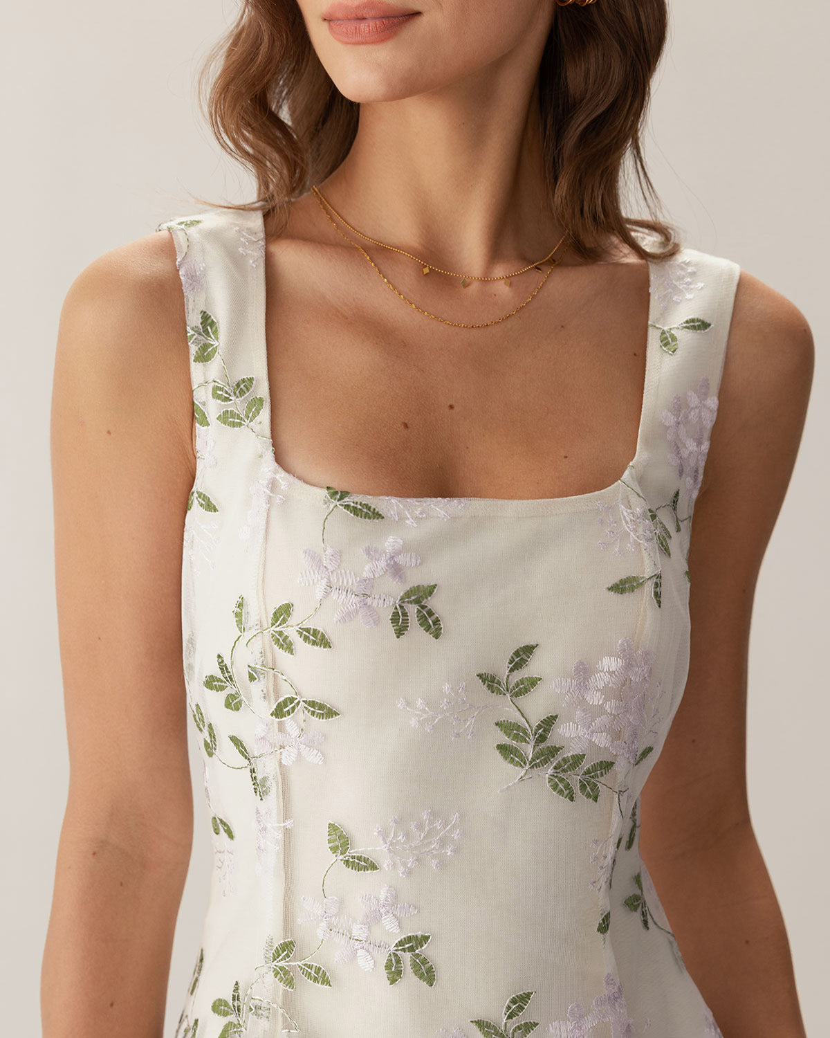 Shewess™ Bej Kare Yaka Nakışlı Yırtmaçlı Slip Mini Elbise