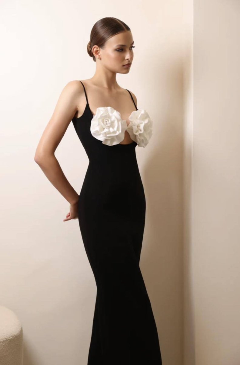 Emily Çiçek Detaylı Slip Maxi Elbise