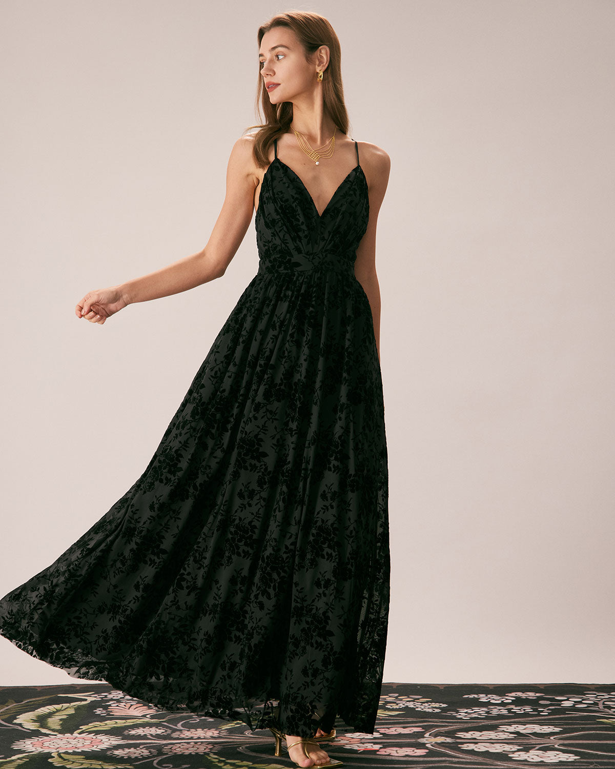 Shewess™ Siyah Çiçek Floklu File Yırtmaçlı Maxi Elbise