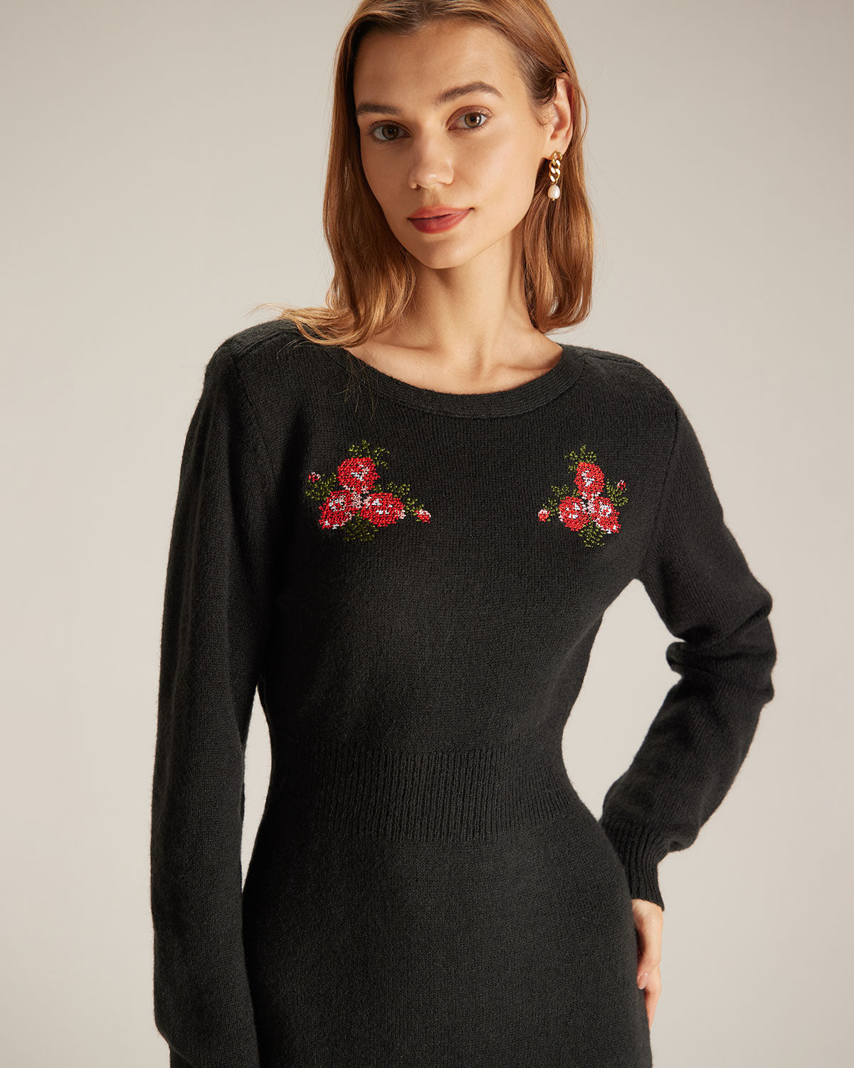 Shewess™ Siyah Yuvarlak Yaka Nakışlı Mini Elbise