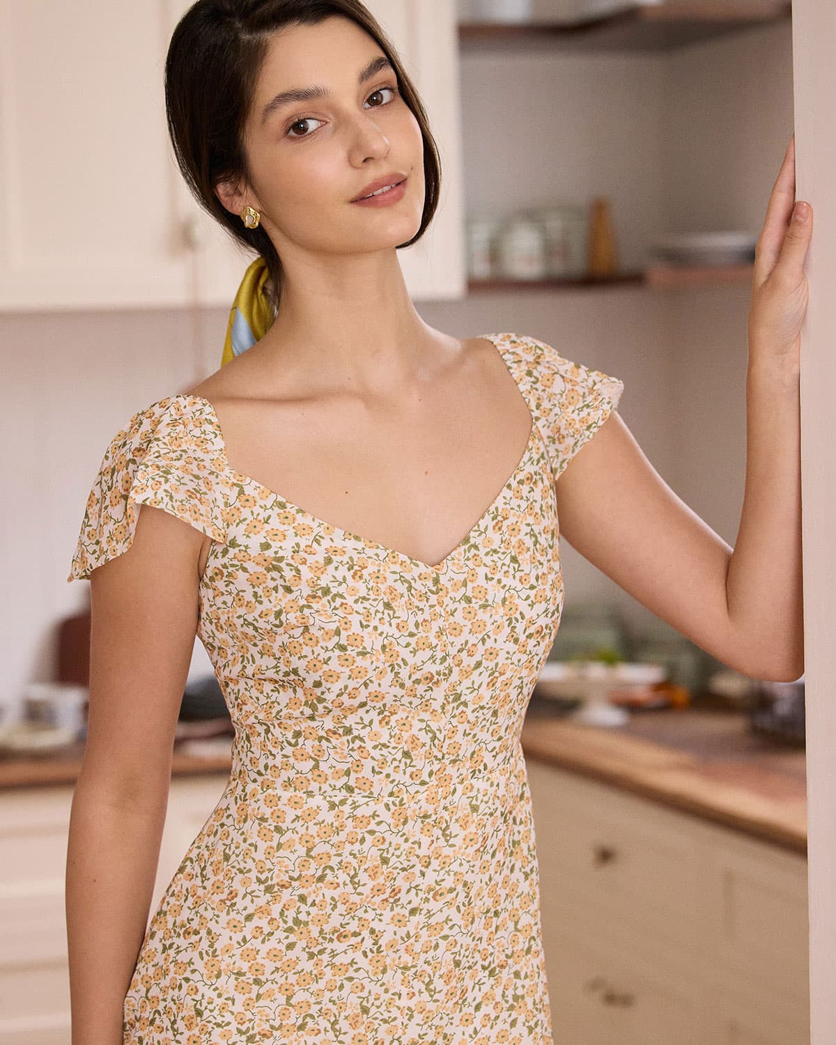 Shewess™ Sarı V Yaka Çiçek Yırtmaçlı Midi Elbise