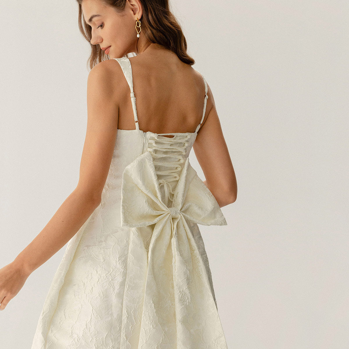 Shewess Beyaz Dokulu Fiyonklu Slip Mini Elbise