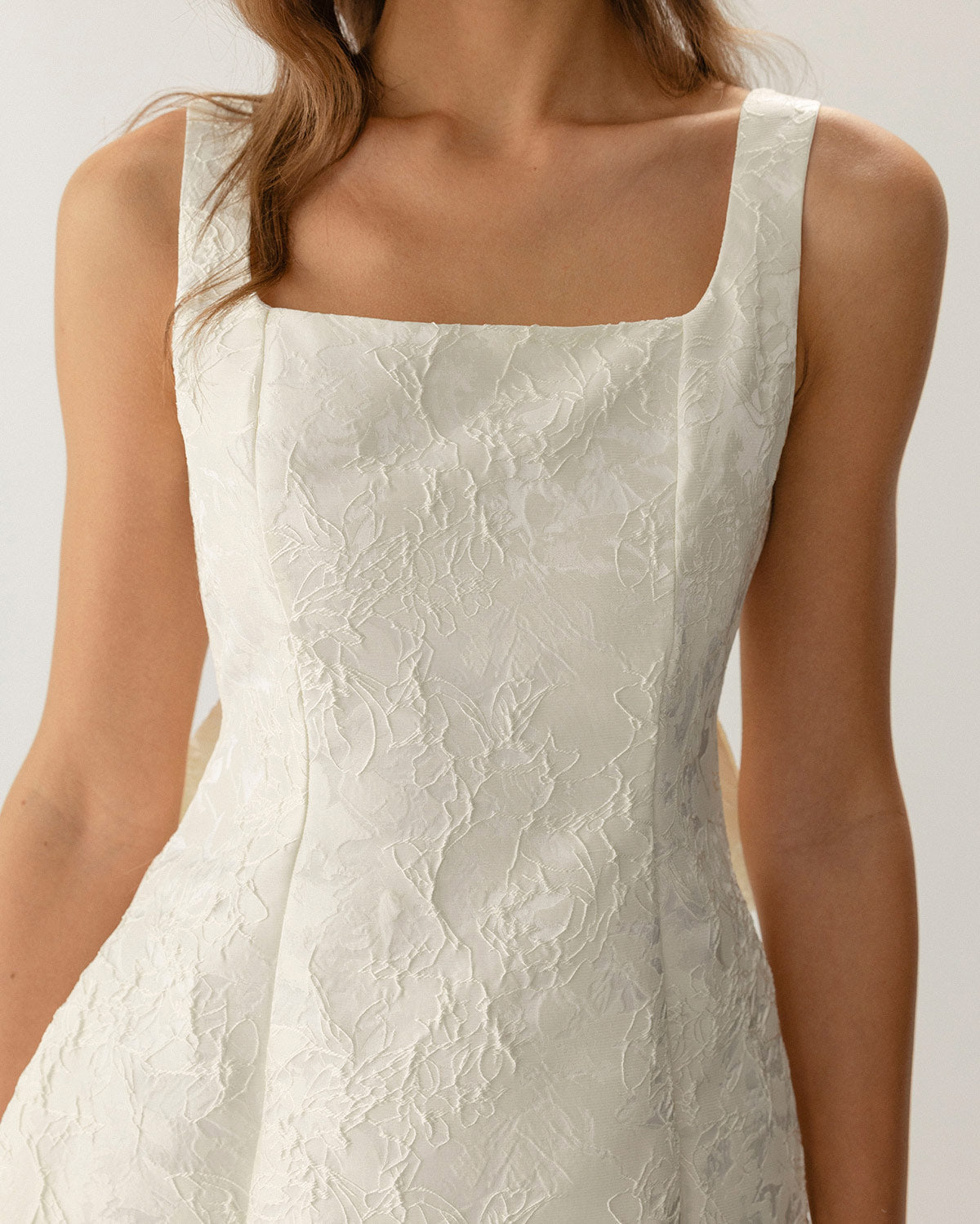 Shewess Beyaz Dokulu Fiyonklu Slip Mini Elbise