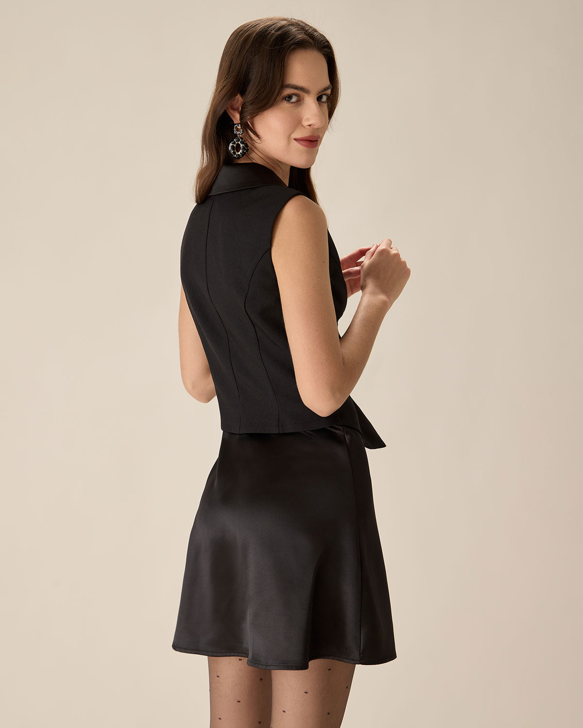 Shewess™ Siyah V Yaka Büzgülü Mini Elbise