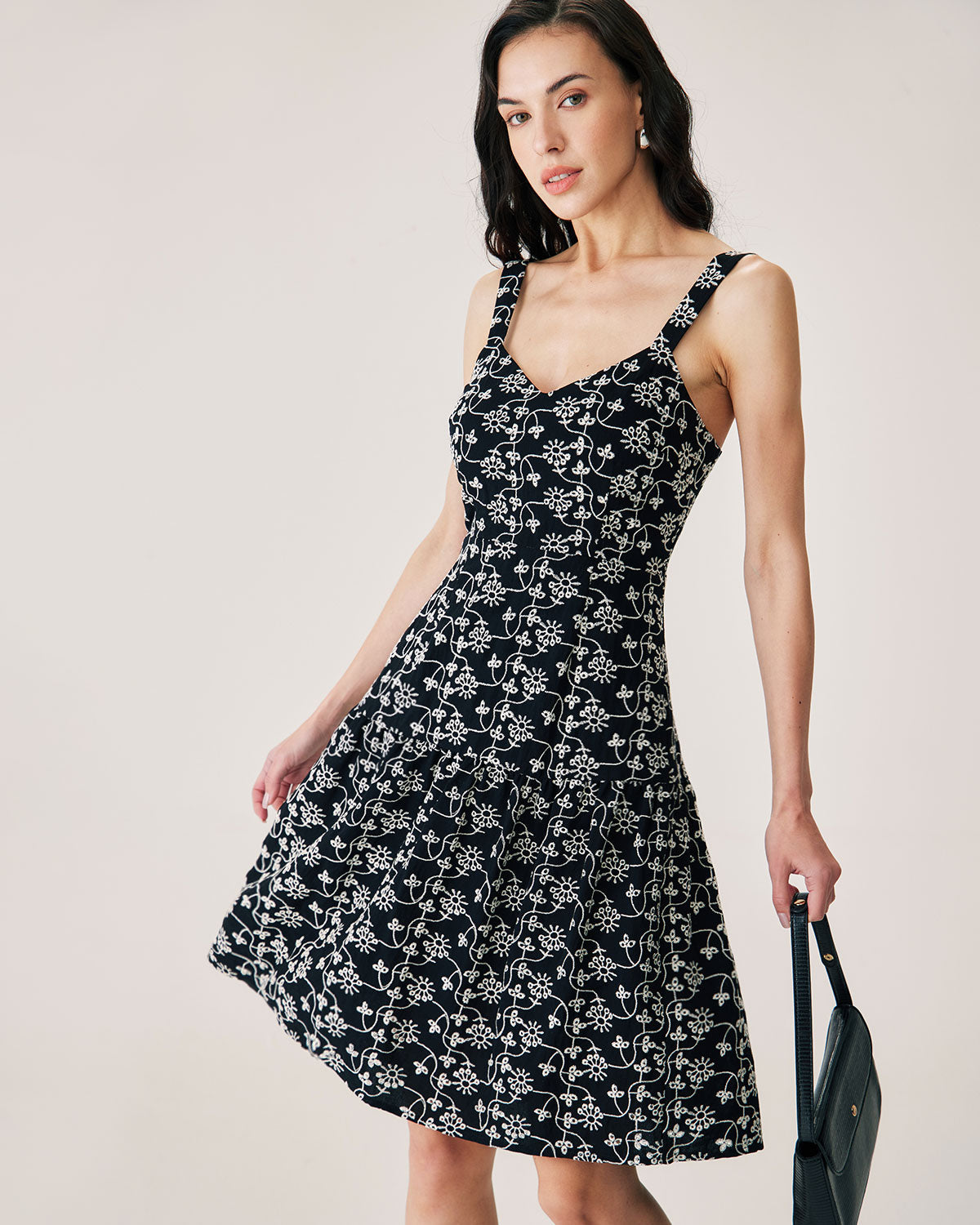 Shewess™ Siyah Çiçek Nakışlı Slip Midi Elbise